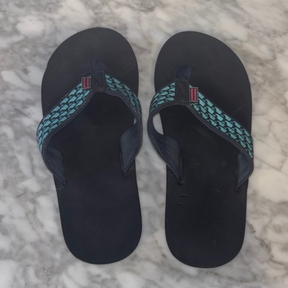 Vineyard Vines Black and blue Flip Flops